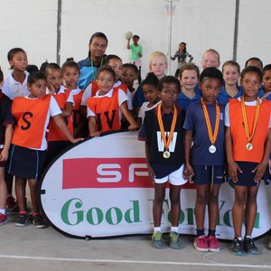 Laerskool Okkie Smuts het met trots hul eerste binnenshuise o/9 Netbaltoernooi op 16 Mei 2015 gehou. Die deelnemende skole was Die Bron Primêr, Laerskool Gansbaai, Curro en Laerskool Okkie Smuts. Vir baie van die skole was dit ‘n nuwe ervaring wat groot opgewondenheid gebring het. Daar was ‘n beste speler van elke skool aangewys wat ‘n medalje ontvang het. Baie dankie aan die borge, Adenco Construction en Gansbaai Superspar.